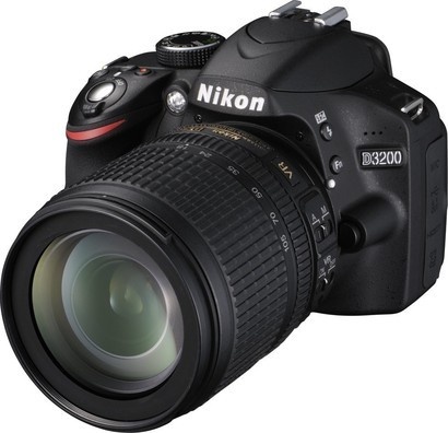 Nikon D3200 + 18-105 AFS DX VR